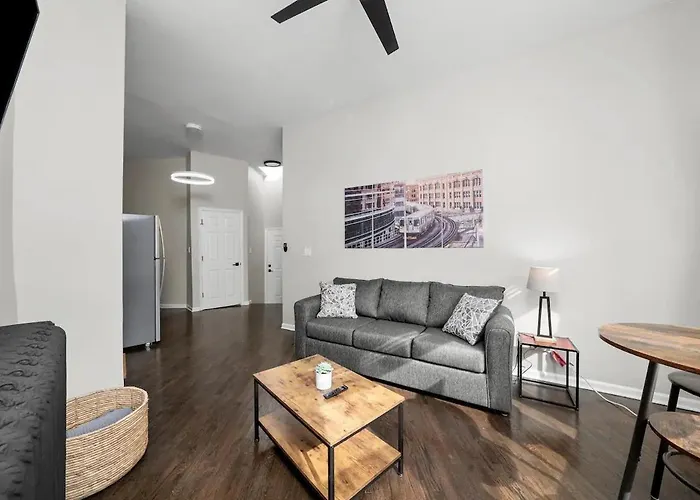 Cozy 1 Bedroom Near Logan Sq *