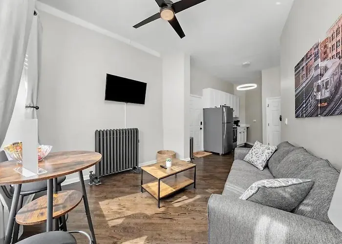 Cozy 1 Bedroom Near Logan Sq Chicago
